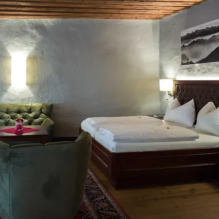 Altstadt Stadtkrug Hotel 4*