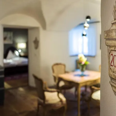 Altstadt Stadtkrug Hotel 4*