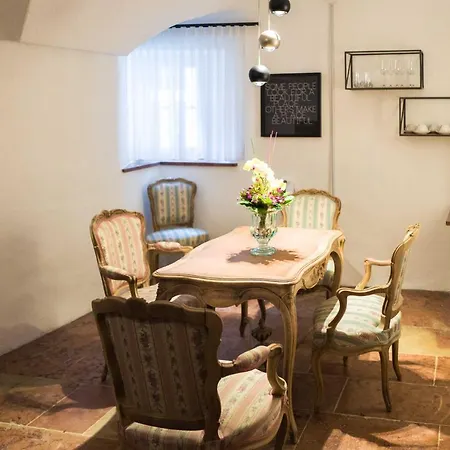 Altstadt Stadtkrug Hotel