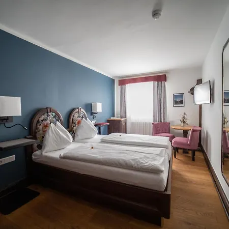Altstadt Stadtkrug Hotel 4*
