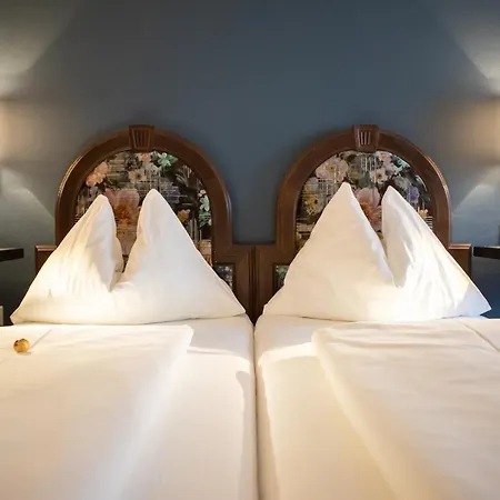 Altstadt Stadtkrug Hotel 4*