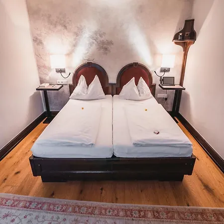 Altstadt Stadtkrug Hotel 4*